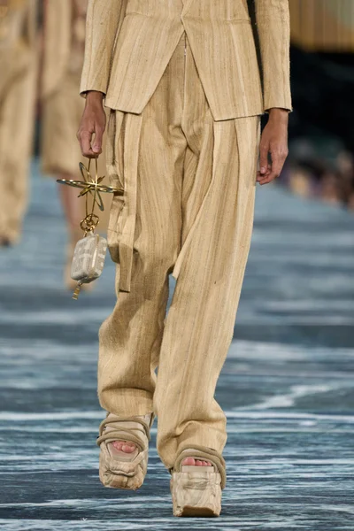 Look 24